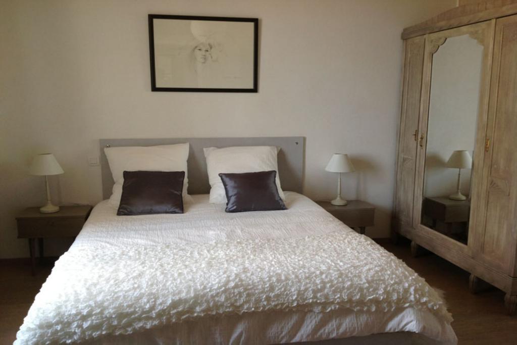 La Maison De Maidara Bed & Breakfast Olby Oda fotoğraf